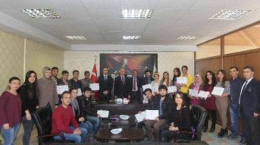 Kilis Gen&ccedil;lik Merkezi Tiyatro Ekibinden Gen&ccedil;lik Hizmetleri Ve Spor İl M&uuml;d&uuml;r&uuml; Arkaltı&rsquo;ya Ziyaret