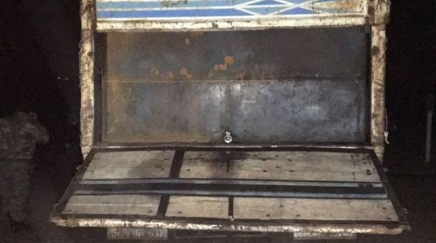 Jandarmayı G&ouml;ren Hırsızlar Tankeri Bırakıp Ka&ccedil;tı