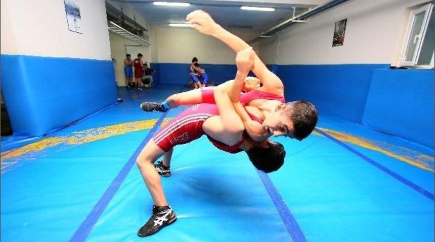 Bayraklı&rsquo;ya Madalya Yağdı