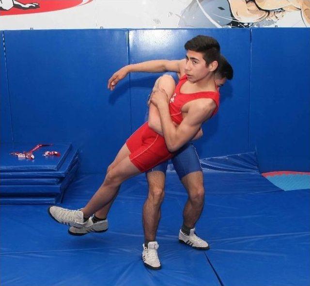 Bayraklı&rsquo;ya Madalya Yağdı 2