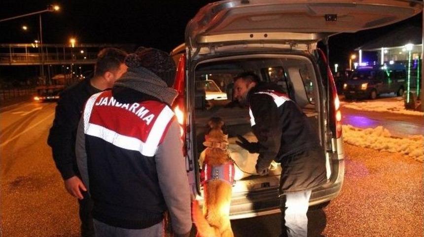 Sivas&rsquo;ta Jandarma Ve Polis Ekipleri Yol Kontrollerini S&uuml;rd&uuml;r&uuml;yor