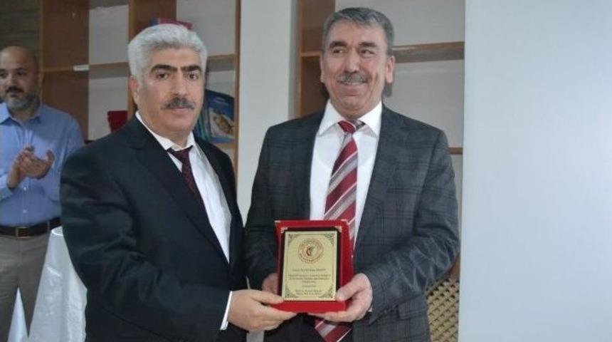 G&ouml;zde Sağlık Grubu Doktorlarına Anlamlı Plaket