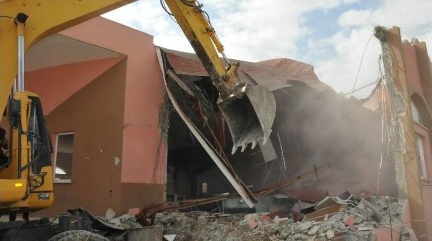 Vuslat Meydanı İ&ccedil;in Yıkım Başladı