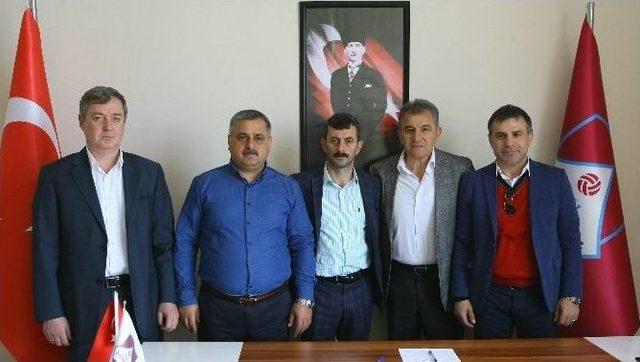 1461 Trabzon’da Hüsnü Özkara Ve Metin Bak İmzaladı