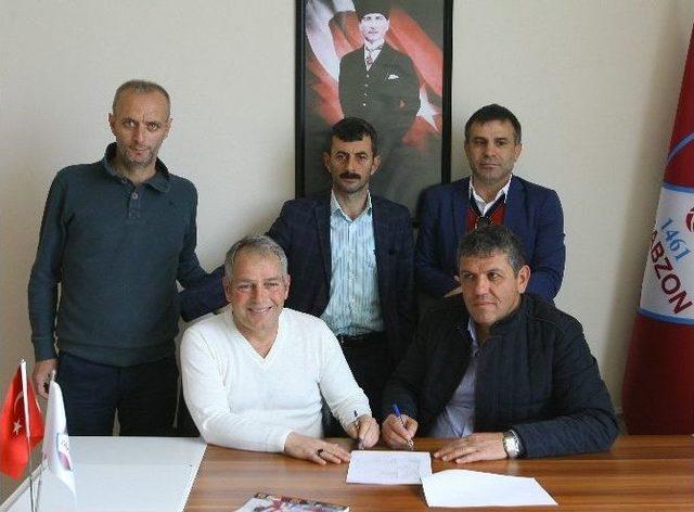 1461 Trabzon’da Hüsnü Özkara Ve Metin Bak İmzaladı