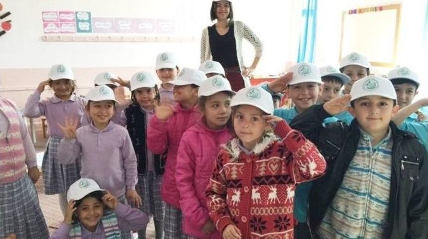 Orman İşletme M&uuml;d&uuml;rl&uuml;ğ&uuml;nden &Ouml;ğrencilere Hediye