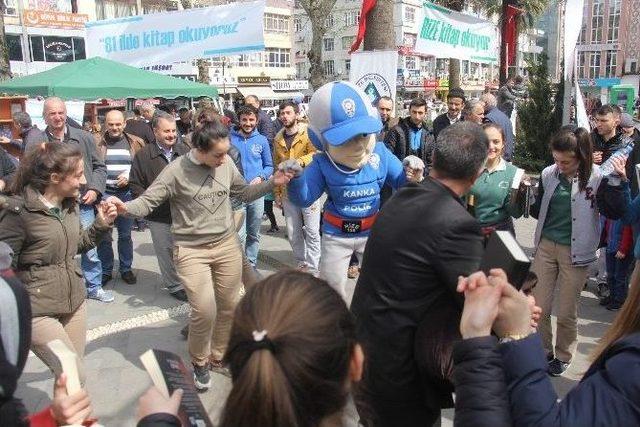 Önce Kitap Okudular Sonra Horon Oynadılar