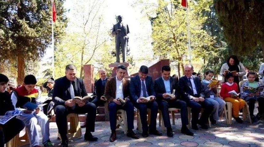 Kaymakam Kılınç Öğrencilerle Açık Havada Kitap Okudu