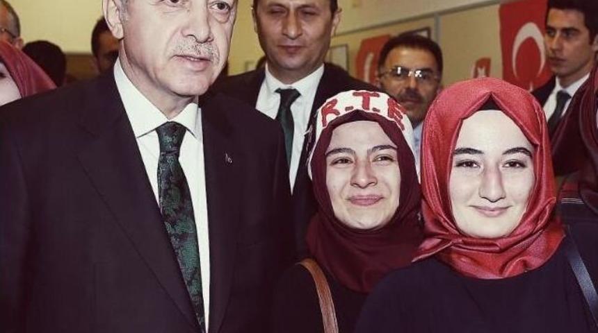 Yozgat İmam Hatip Lisesi &Ouml;ğrencileri Cumhurbaşkanı Erdoğan İle Tanışmanın Mutluluğunu Yaşıyor