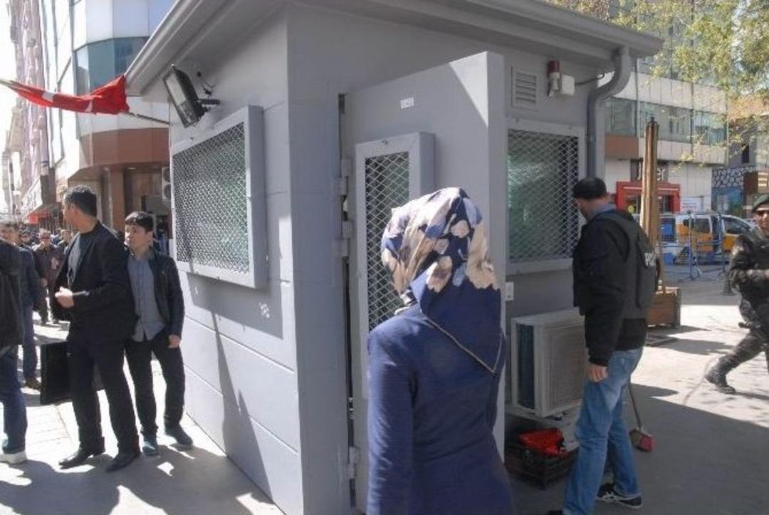 Sur&rsquo;un D&ouml;rt Bir Tarafına 15 Tonluk Zırhlı G&uuml;venlik Kul&uuml;besi Kuruldu