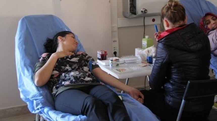 Pilot Okul Se&ccedil;ilen Efeler&rsquo;de &Ouml;ğrenciler Kan Bağışladı