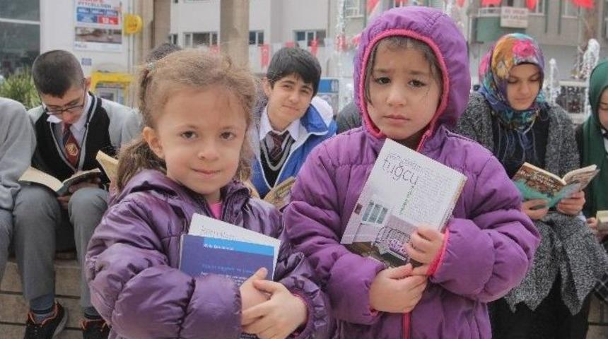 Elazığ&rsquo;da Sessiz Kitap Okuma Etkinliği