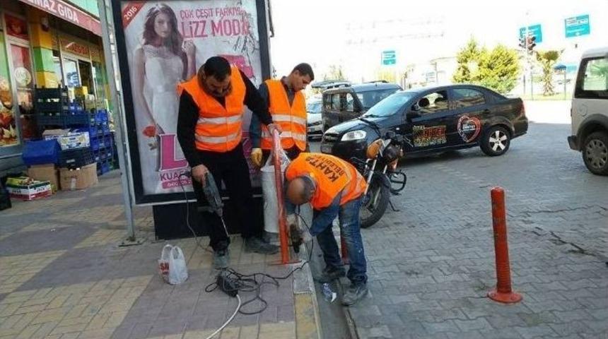 Mustafa Kemal Caddesinde Asma &Ccedil;&ouml;p Kovaları Kuruluyor