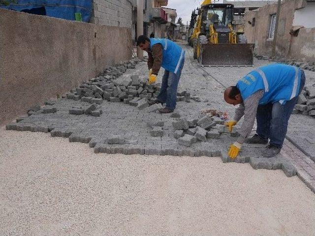 Konuklu Kırsal Mahallesinde Parke Yapım Çalışmaları Devam Ediyor