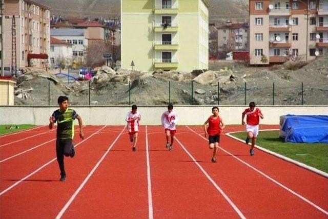 Puanlı Atletizm M&uuml;sabakaları Yapıldı 1