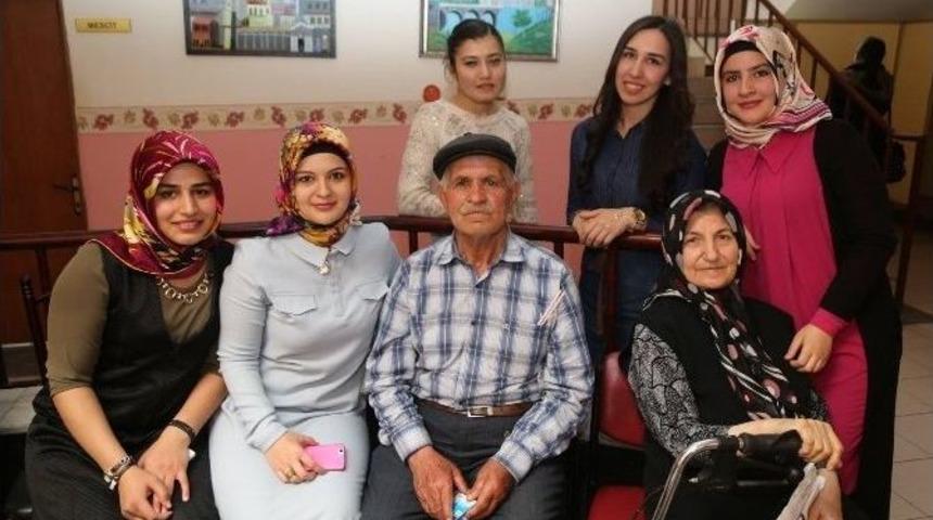 Melikgazi &Ccedil;ocuk Meclisi Huzurevi&rsquo;ni Ziyaret Etti