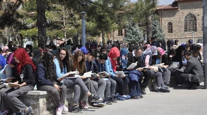 Aksaray&rsquo;da "81 İlde Kitap Okuyoruz" Etkinliği