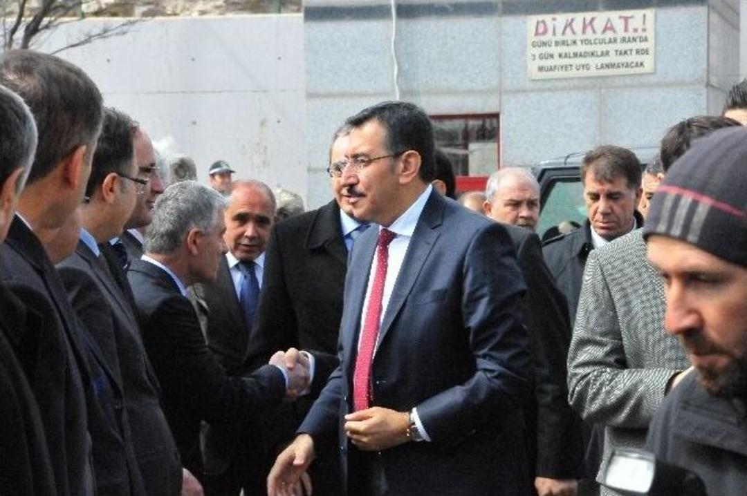 Bakan T&uuml;fenk&ccedil;i G&uuml;rbulak&rsquo;ta