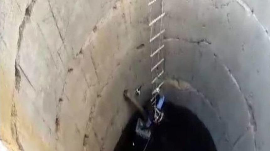 Su Kuyusuna D&uuml;şen Kedi İtfaiye Tarafından Kurtarıldı