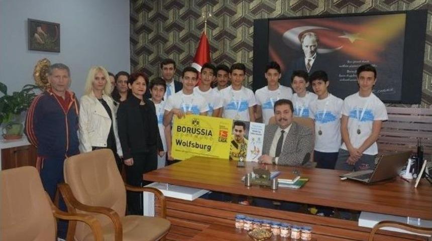 Şampiyonlar Ko&ccedil;&rsquo;u Ziyaret Etti