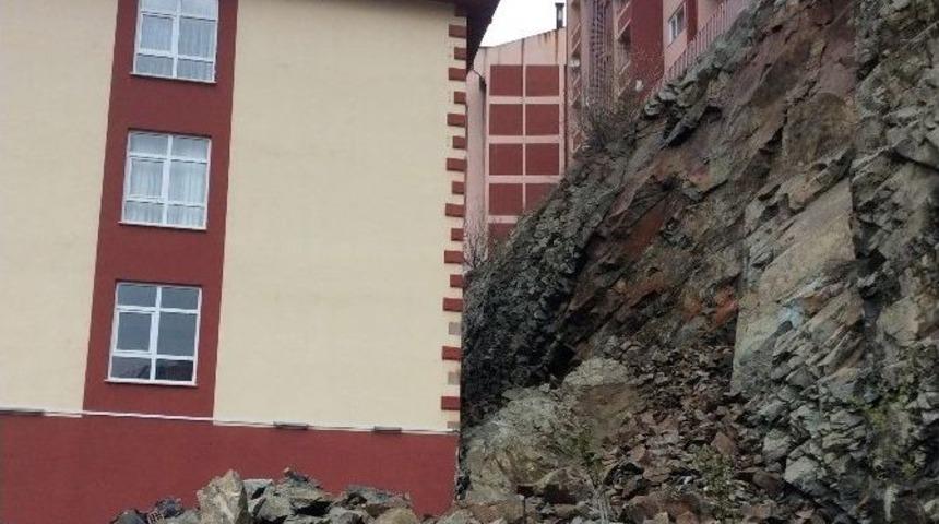 G&uuml;m&uuml;şhane&rsquo;de Heyelan