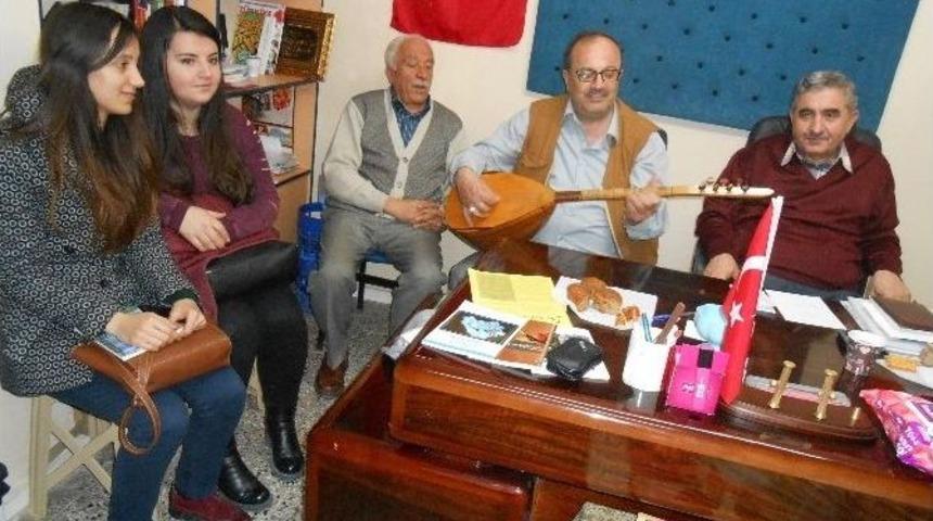 Eskişehirli Şairler Ve Ozanlar K&uuml;t&uuml;phaneler Haftasını Şiirler Ve T&uuml;rk&uuml;lerle Kutladılar
