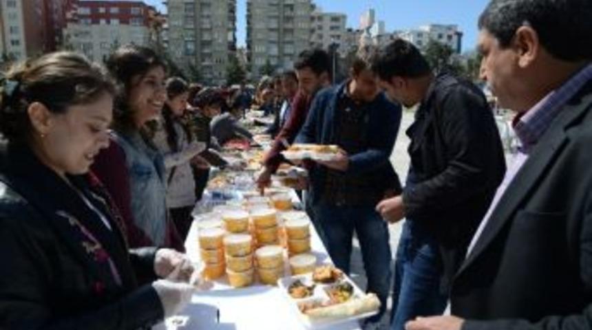 B&uuml;y&uuml;kşehir Kadın Meclisi&rsquo;nden Sur İ&ccedil;in İkinci Dayanışma Yemeği