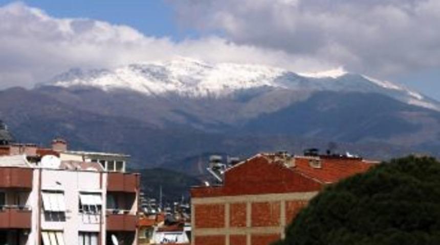 Bozdağ, Mart Ayına Karla Veda Ediyor