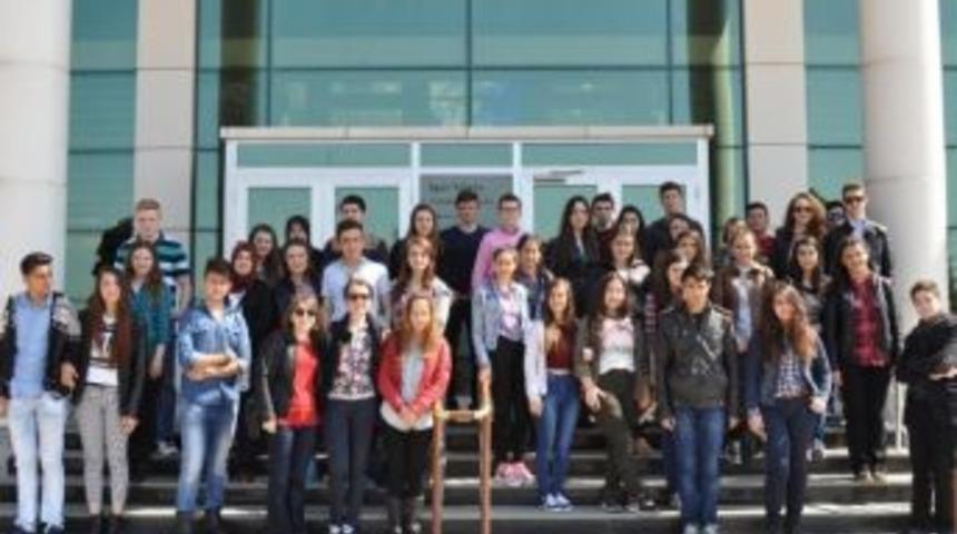 Lise &Ouml;ğrencilerinin &Uuml;niversite Ziyareti