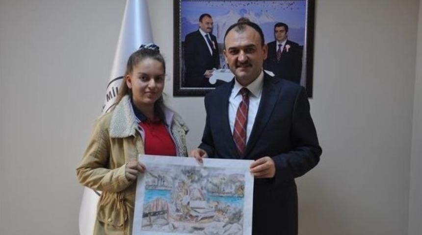 &Ccedil;anakkale Savaşlarının 101. Yıl D&ouml;n&uuml;m&uuml;nde Resim, Şiir Ve Kompozisyon Dallarında &Ouml;d&uuml;l T&ouml;reni Yapıldı