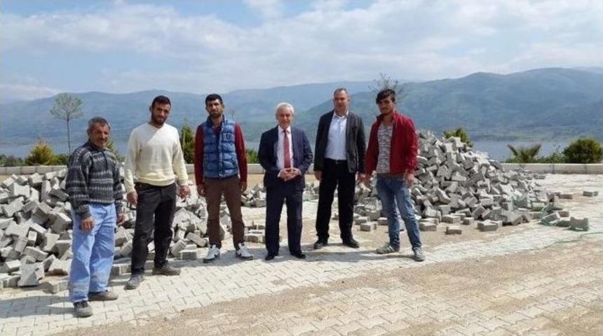 &Ccedil;iftlik Mahallesine 3 Bin Metrekarelik Meydan