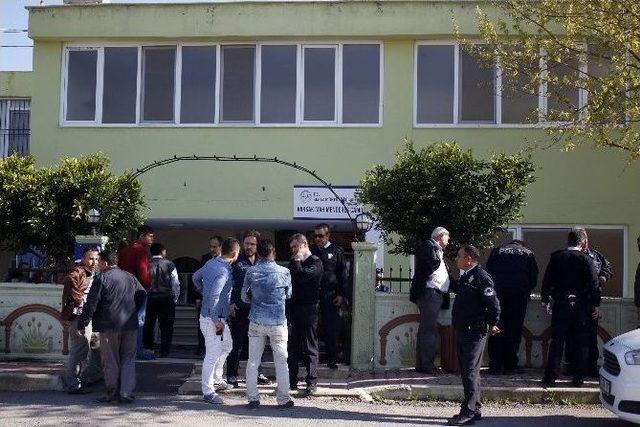 Ölüm Cami Avlusunda Yakaladı