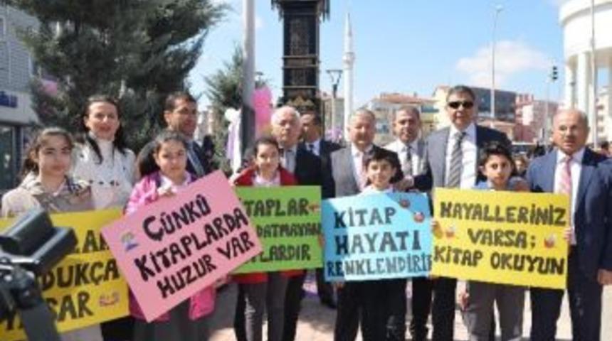 &Ouml;nce Eğlendiler, Sonra Kitap Okudular