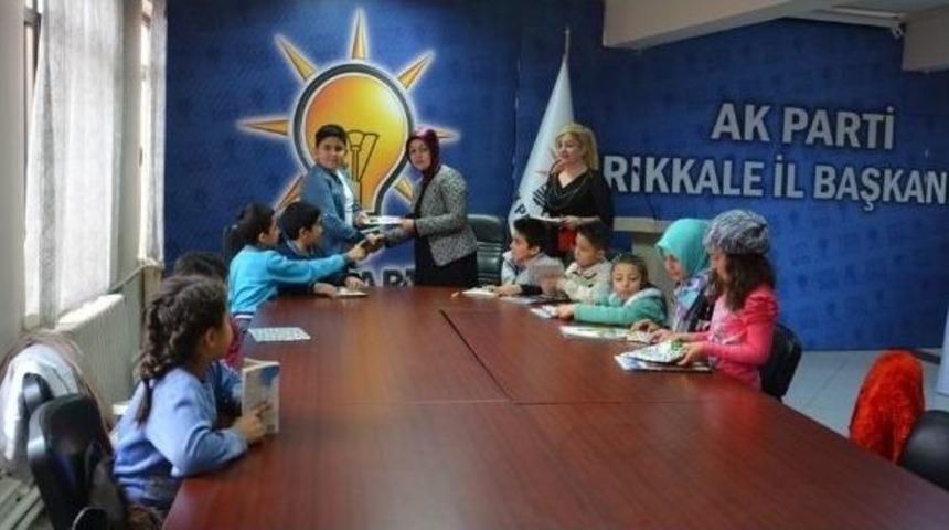 Ak Parti Kadın Kollarından &Ouml;ğrencilere Kitap