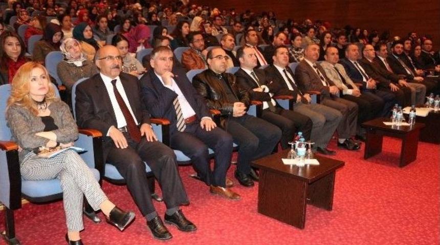 Akademisyenler Beş Yazarı Anlattı