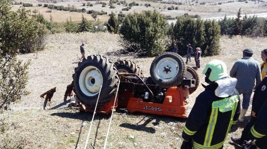 Devrilen Trakt&ouml;r&uuml;n Altında Kalan Adam Hayatını Kaybetti