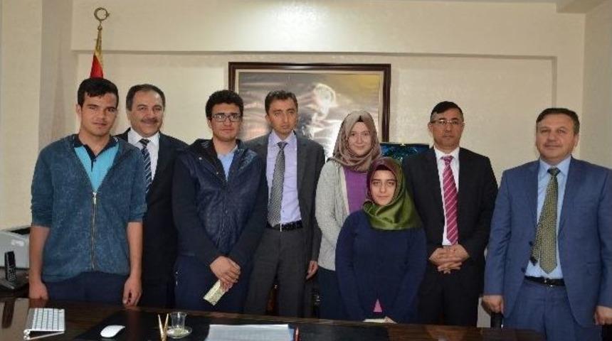 Başarılı &Ouml;ğrenciler, Kaymakam T&uuml;rk&rsquo;&uuml; Ziyaret Etti