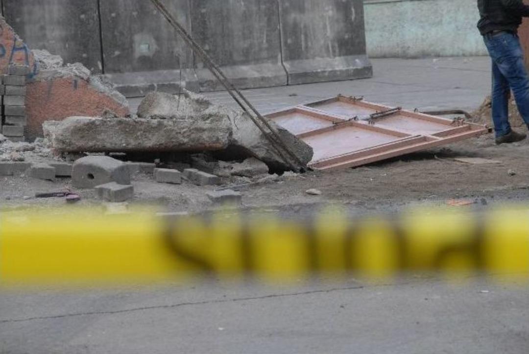 Vin&ccedil; Okul Duvarına &Ccedil;arptı: 2 &Ccedil;ocuk &Ouml;ld&uuml;, 1 &Ccedil;ocuk Yaralı