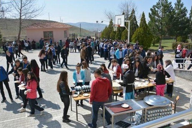 Atatürk Anadolu Lisesi Şehitler İçin Fidan Dikti