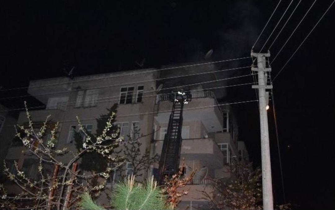 Elektrikli Battaniyeden &Ccedil;ıkan Yangın Korkuttu