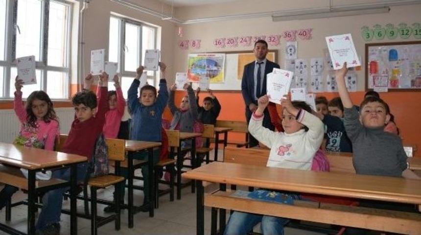 K&ouml;y Okulu &Ouml;ğrencileri Kendi Kitabını Yazdı
