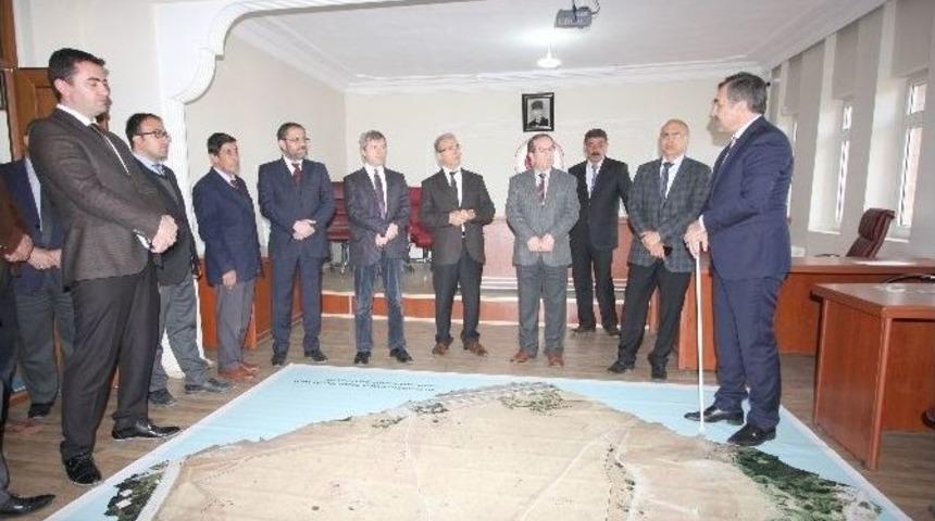 Vali &Ccedil;ınar&rsquo;dan Ahlat Belediyesi&rsquo;ne Ziyaret