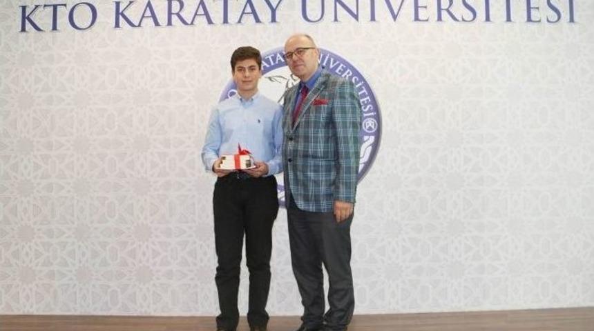 Kto Karatay &Uuml;niversitesi &Ouml;ğrencilerine Kitap &Ouml;d&uuml;l&uuml;