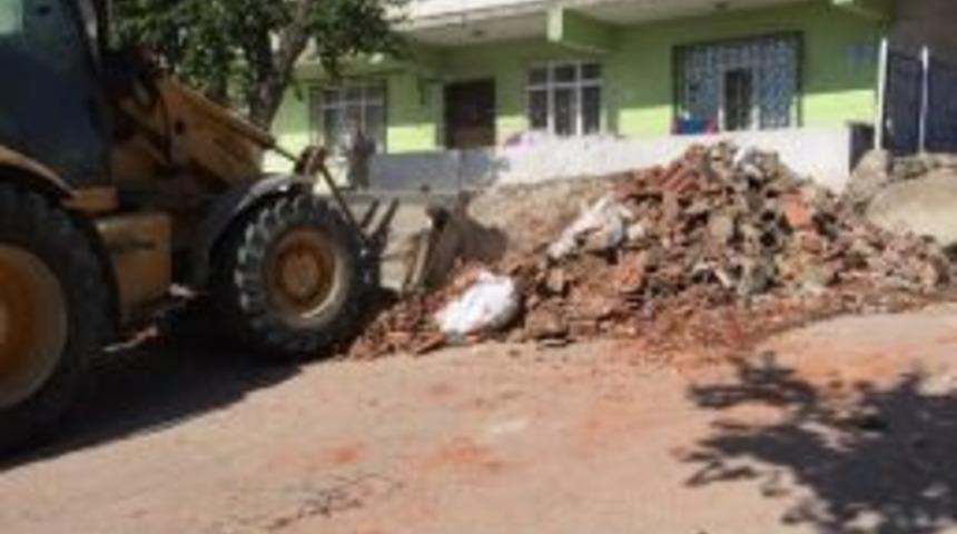 Dilovası Belediyesinden Moloz Ve Katı Atık Temizliği