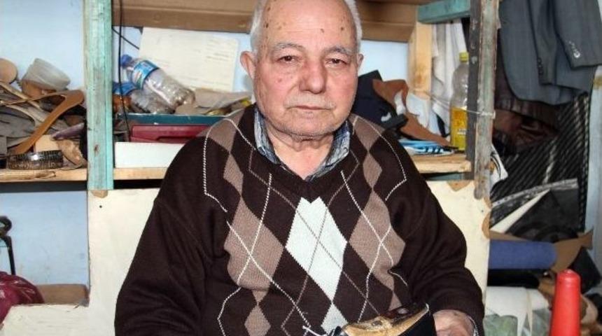 82 Yaşında Ayakkabı İmal Ediyor