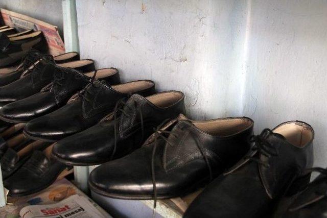 82 Yaşında Ayakkabı İmal Ediyor 1