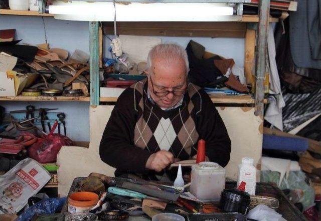 82 Yaşında Ayakkabı İmal Ediyor 2