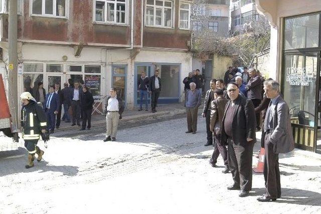 Balkondan Atılan Buzdolabı Sayesinde Yangının Önüne Geçildi