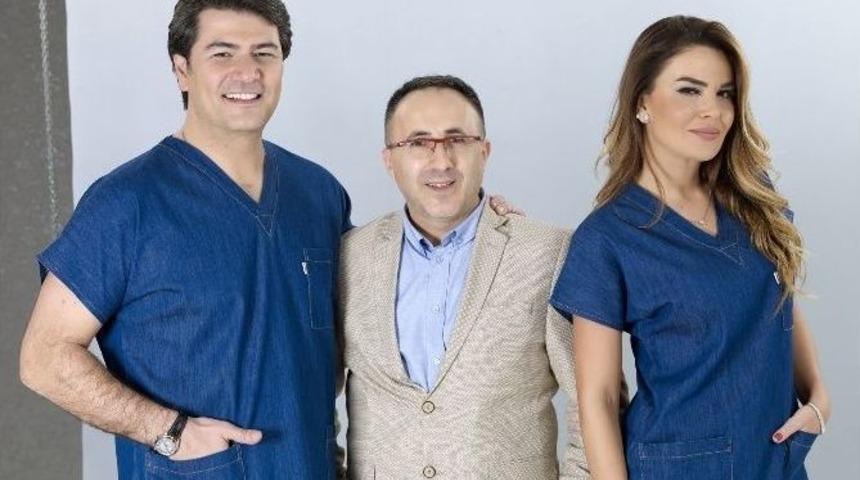 &Uuml;nl&uuml; Mankenler Sağlık&ccedil;ıların Kot Formasını Tanıttı