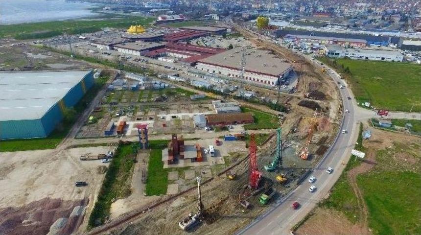 Outlet K&ouml;pr&uuml;l&uuml; Kavşağında &Ccedil;alışmalar S&uuml;r&uuml;yor